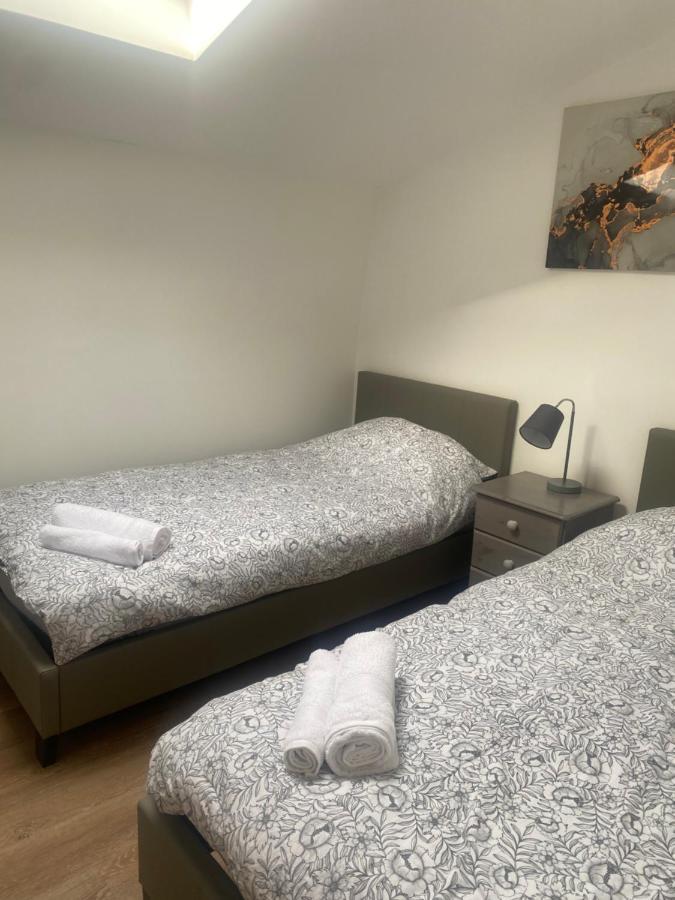 2 Bedroom Central Apartment Лик Экстерьер фото